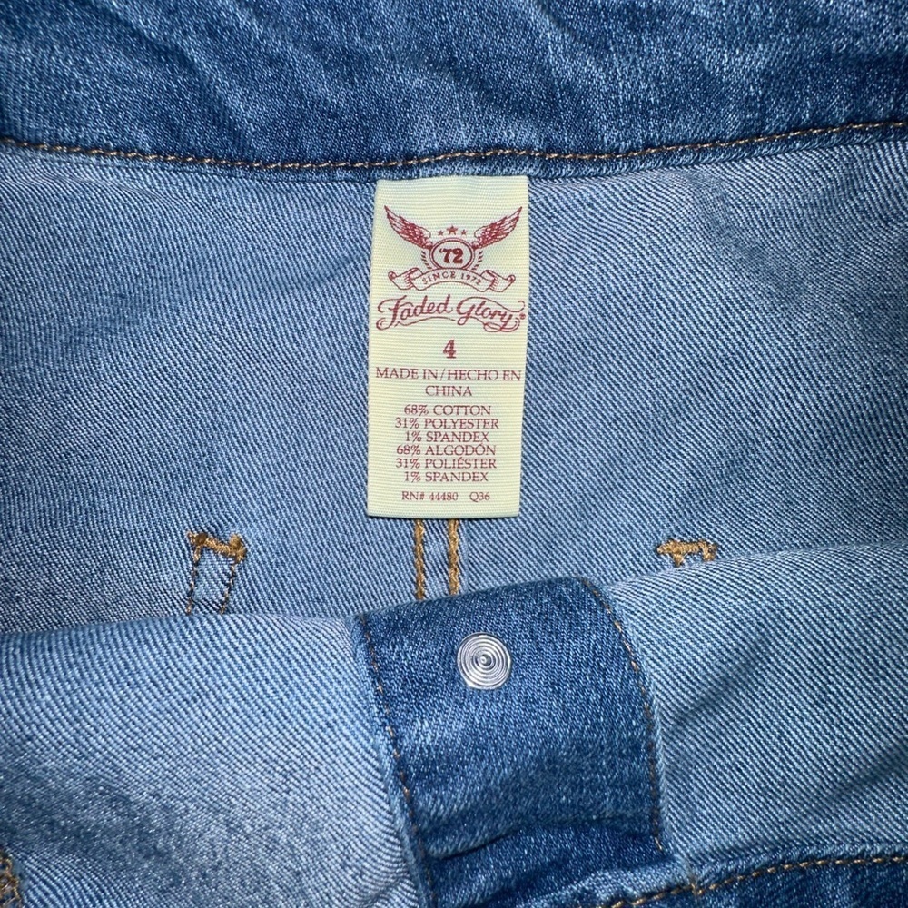 Denim Button-Front Skirt Size 4
Casual Wear Summer Lightweight Button Front - Picture 7 of 7